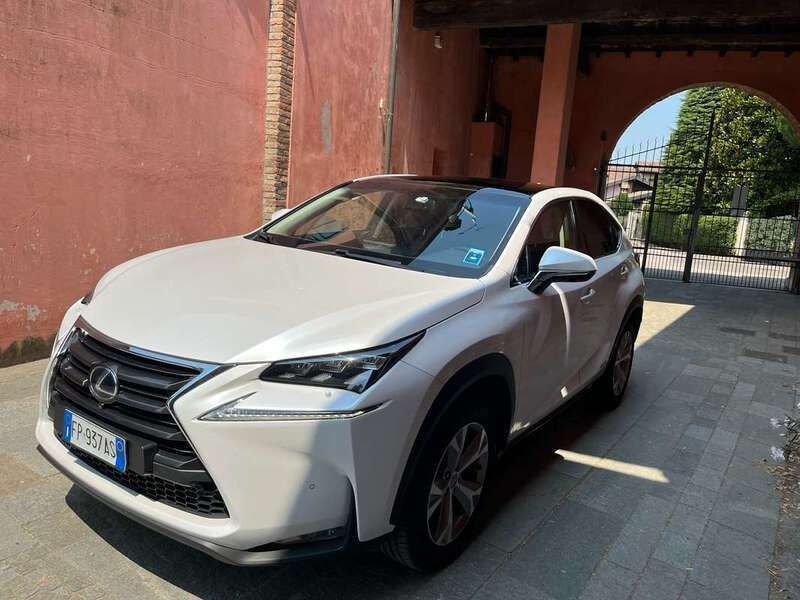 Bianco Usata 2018 Lexus NX300h Luxury Line SUV | 24.000 € (Cara) - Immagine 1/4