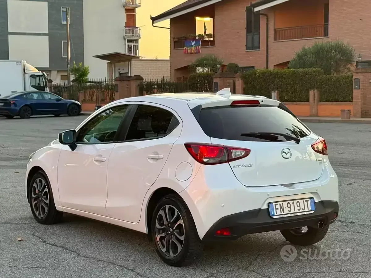 Usata Mazda 2 Essence 90 CV (66 kW) 2018 Bianco Berlina