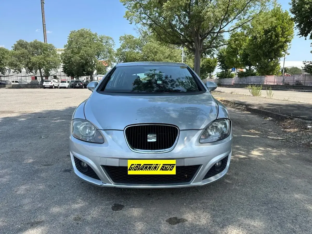 Usata Seat Leon 85 CV (62 kW) 2010 Argento Utilitaria