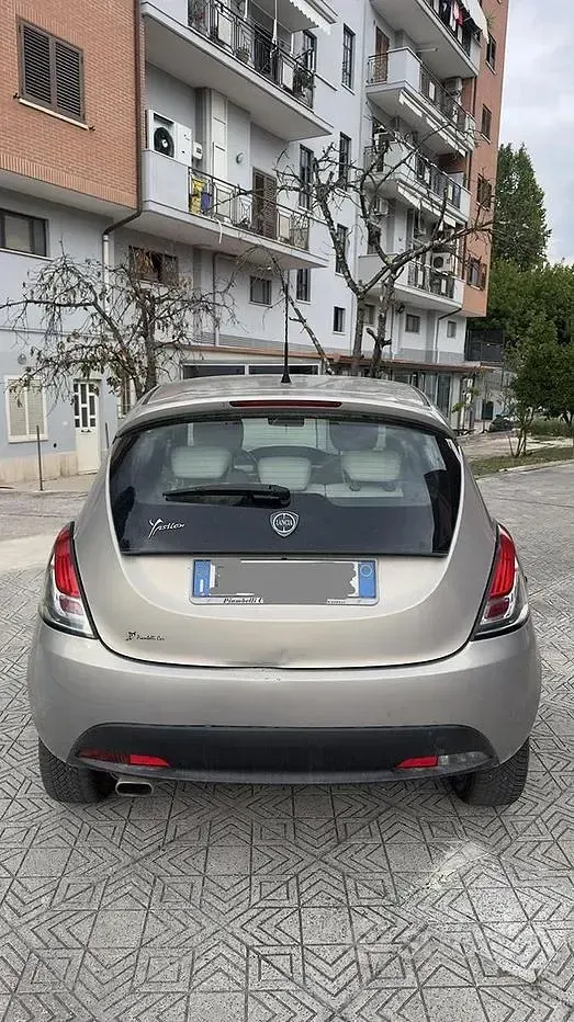 Usata Lancia Ypsilon Silver 69 CV (50 kW) 2012 Utilitaria