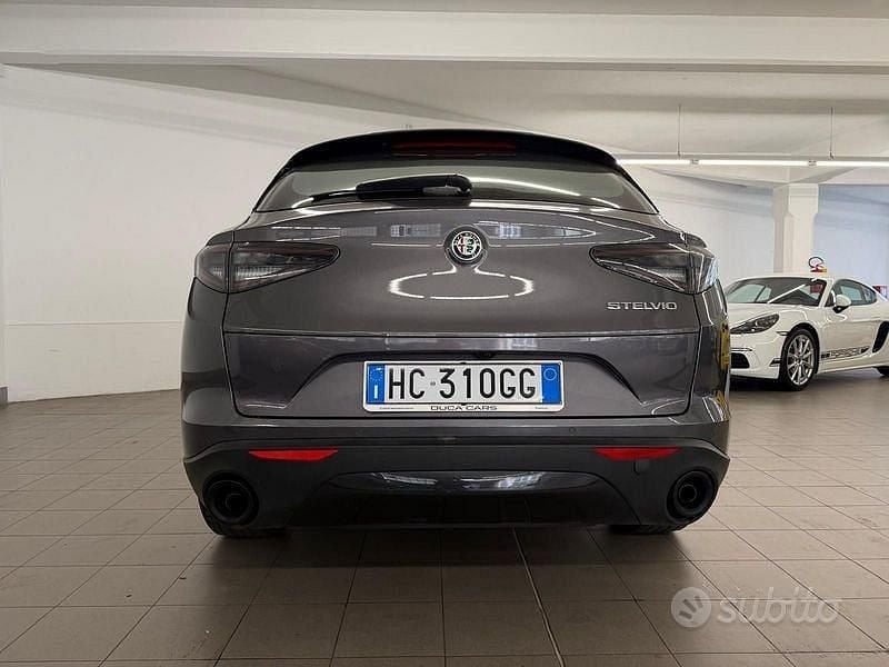 Usata Alfa Romeo Stelvio 160 CV (117 kW) 2023 Grigio SUV