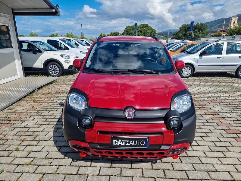 Usata Fiat Panda Cross Cross 69 CV (50 kW) 2024 Rosso Utilitaria