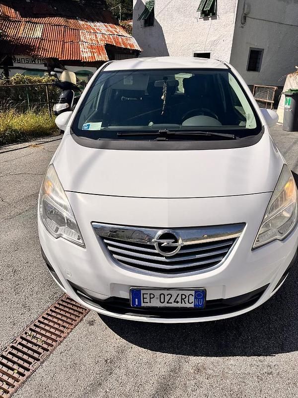 Usata Opel Meriva 95 CV (69 kW) 2012 Bianco Monovolume