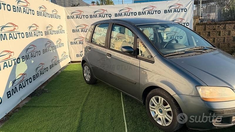 Usata Fiat Idea Emotion 70 CV (51 kW) 2005 Grigio Monovolume