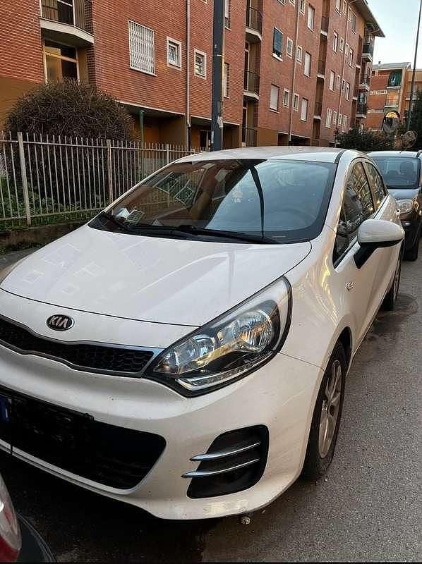 Usata Kia Rio Active 75 CV (55 kW) 2015 Berlina