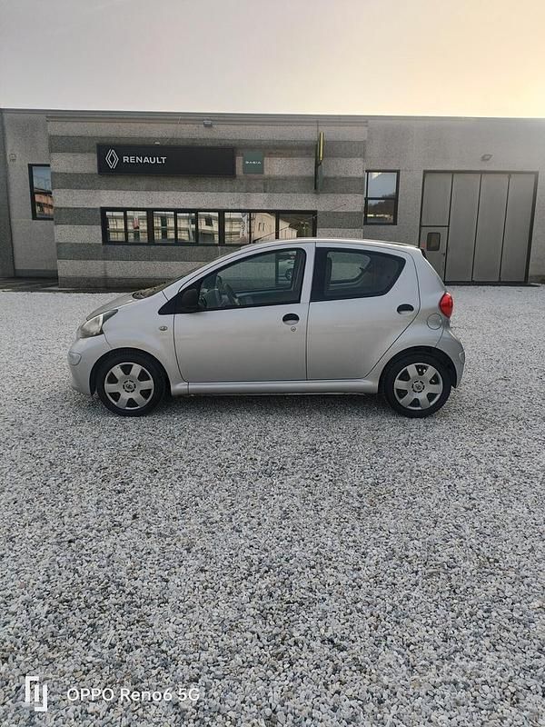 Usata Toyota Aygo 68 CV (50 kW) 2008 Grigio Utilitaria