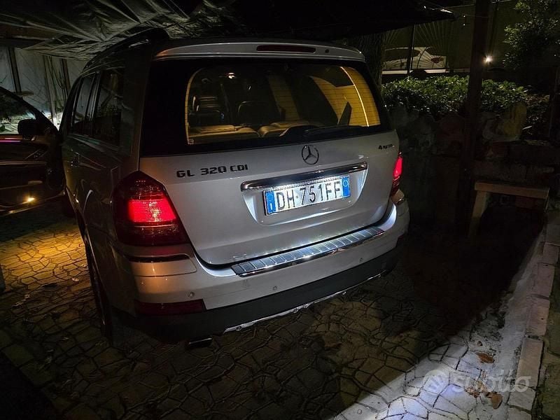 Usata Mercedes GL320 224 CV (164 kW) 2007 Grigio SUV