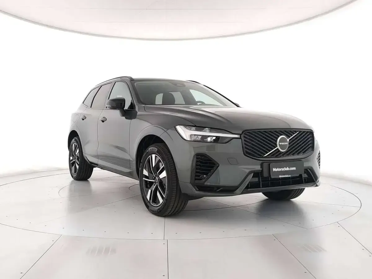 Nuova Volvo XC60 Plus 179 CV (131 kW) 2026 Verde SUV
