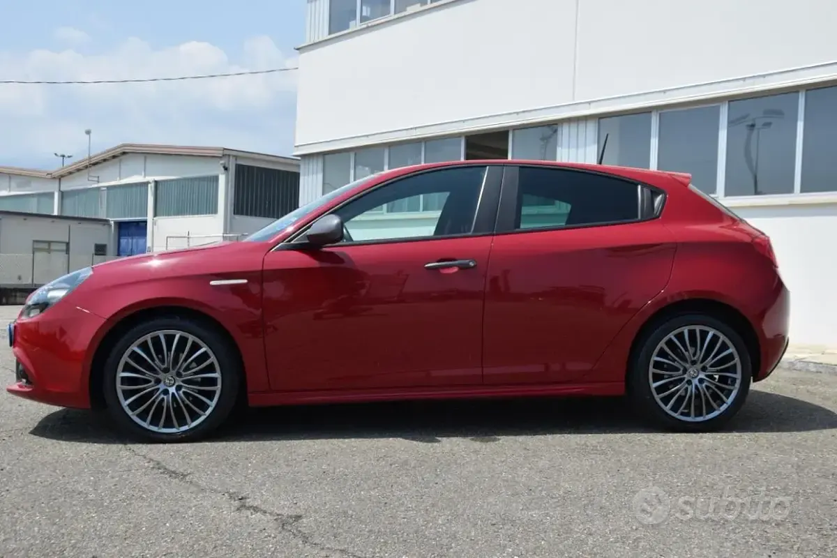 Usata Alfa Romeo Giulietta 120 CV (88 kW) 2017 Rosso Utilitaria