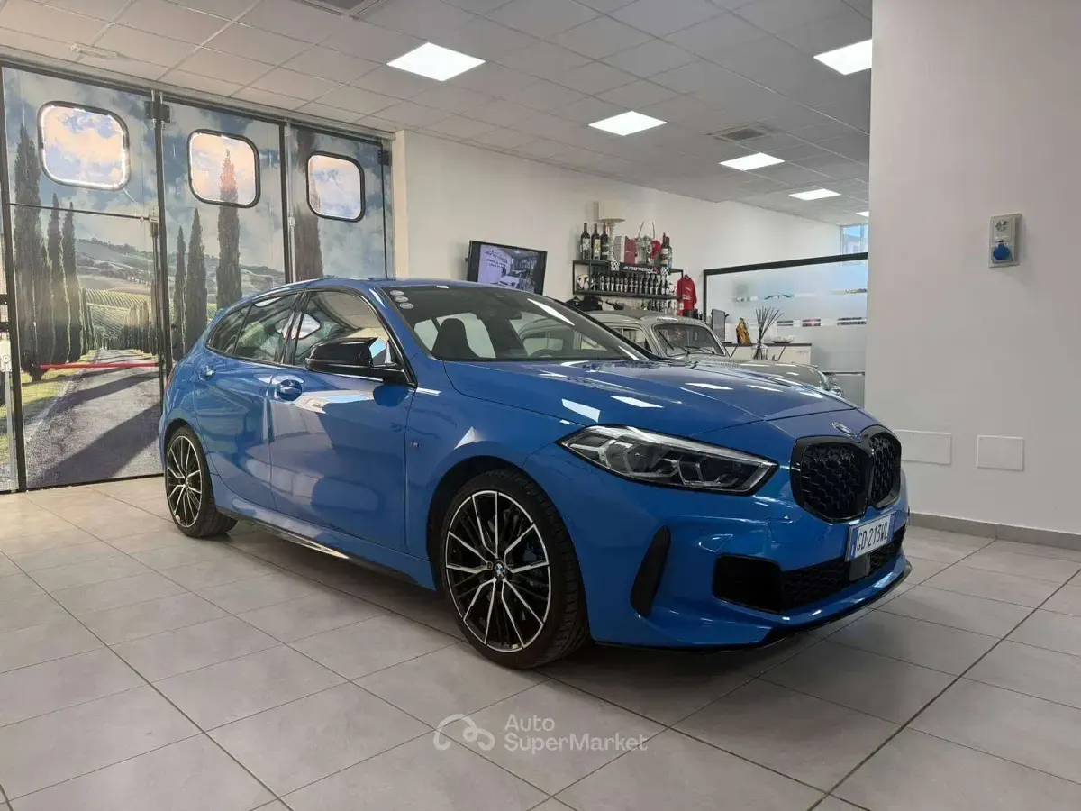 Usata BMW M135 306 CV (225 kW) 2021 Blu/azzurro Utilitaria