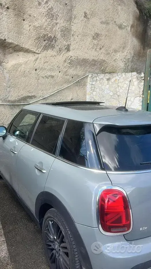 Usata Mini ONE 75 CV (55 kW) 2021 Nero Utilitaria