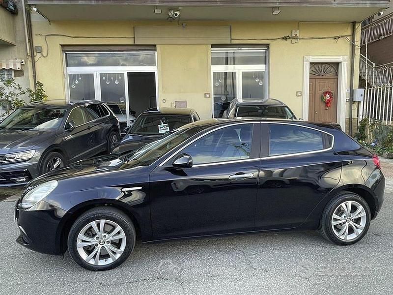 Usata Alfa Romeo Giulietta Distinctive 140 CV (102 kW) 2011 Nero Berlina