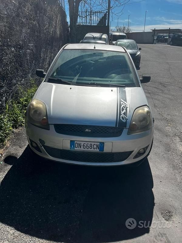Second-hand Ford Fiesta 68 CP (50 kW) 2008 Gri Hatchback
