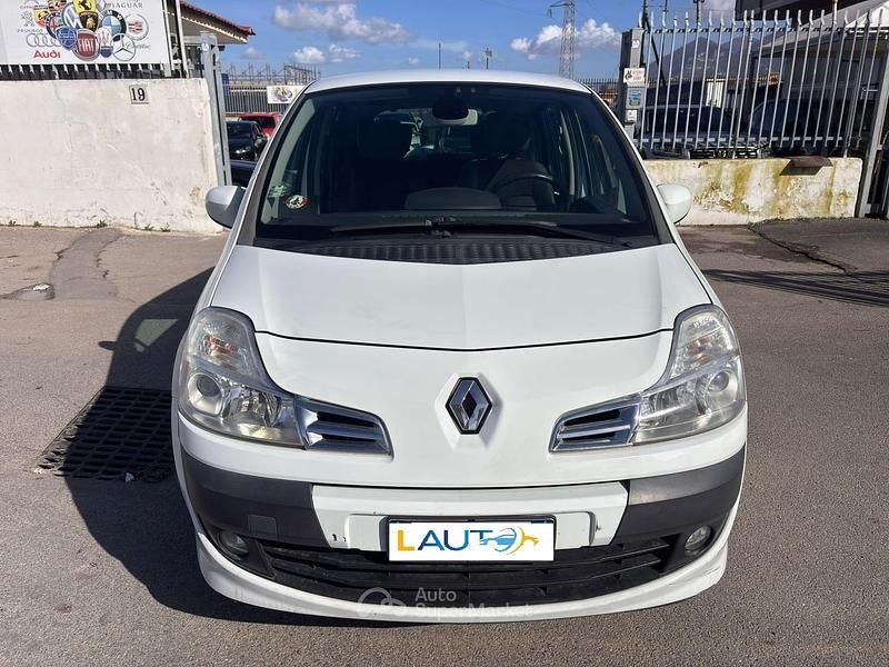 Usata Renault Modus 111 CV (81 kW) 2011 Bianco Monovolume