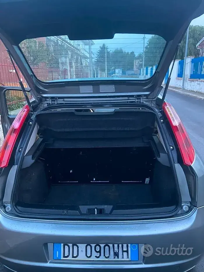 Usata Fiat Grande Punto 75 CV (55 kW) 2006 Grigio Utilitaria