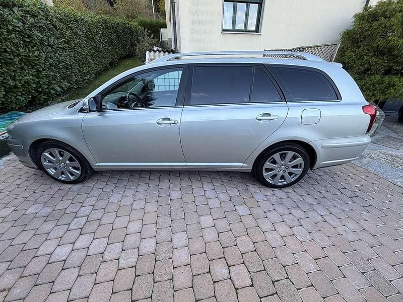 Usata Toyota Avensis 126 CV (92 kW) 2006 Station wagon