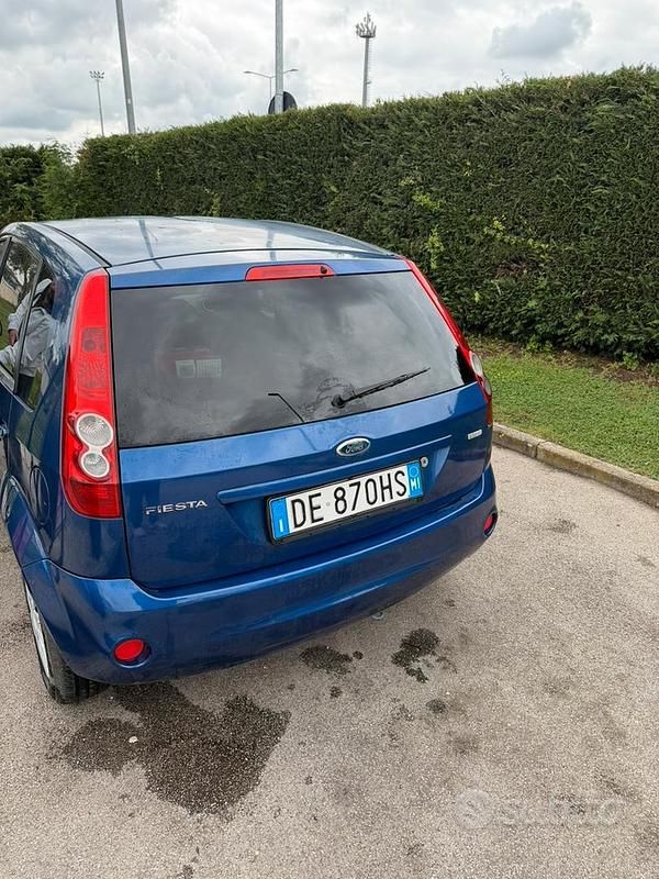 Usata Ford Fiesta 68 CV (50 kW) 2007 Blu Utilitaria