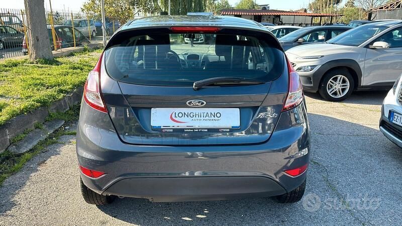 Usata Ford Fiesta 97 CV (71 kW) 2015 Grigio Utilitaria