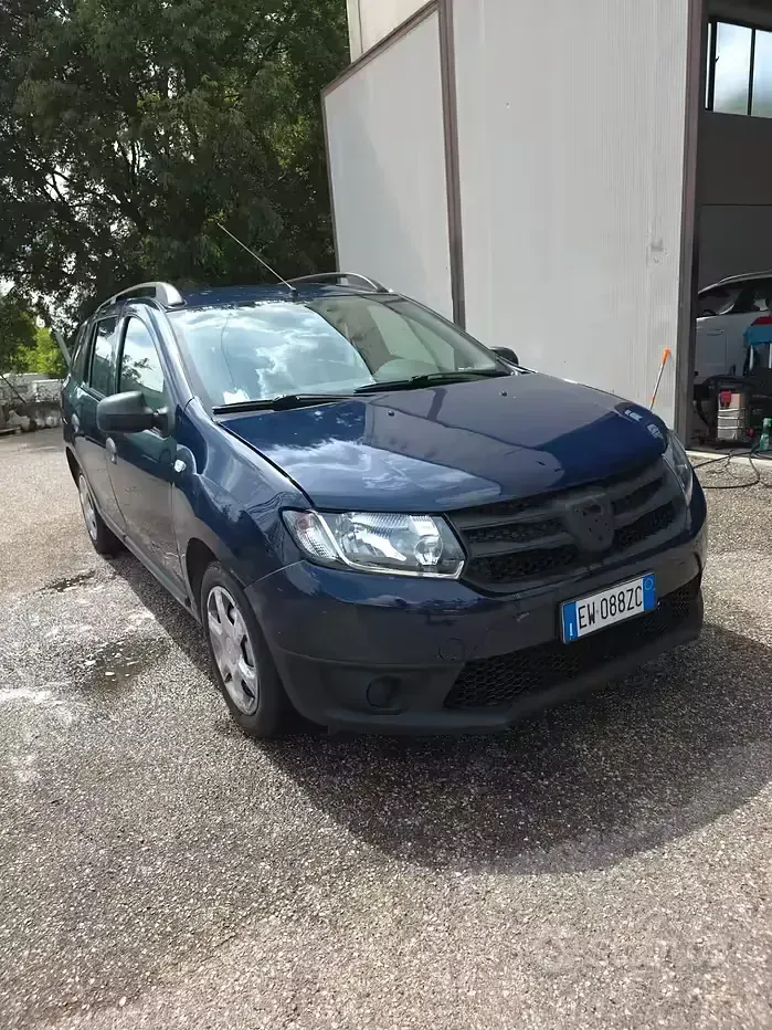 Usata Dacia Logan MCV Ambiance 75 CV (55 kW) 2014 Bluazzurro Station wagon