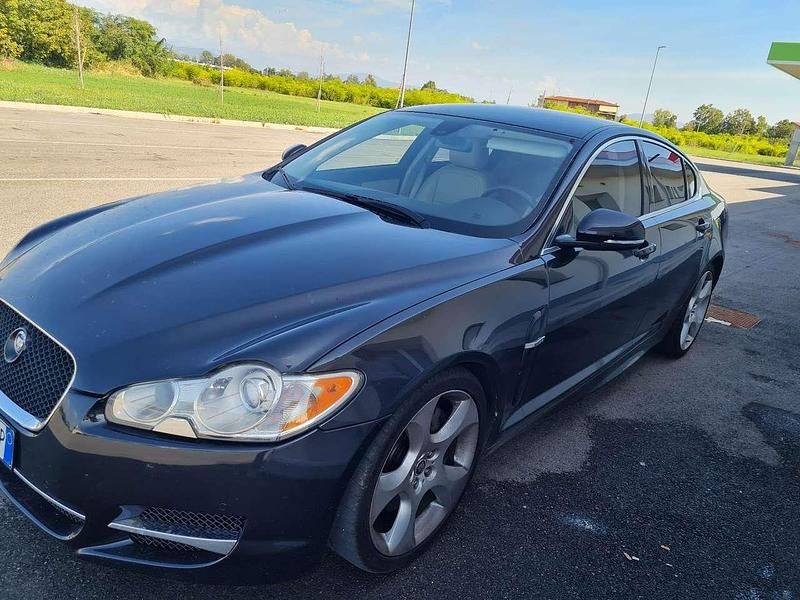Usata Jaguar XF 275 CV (202 kW) 2012 Grigio antracite Berlina