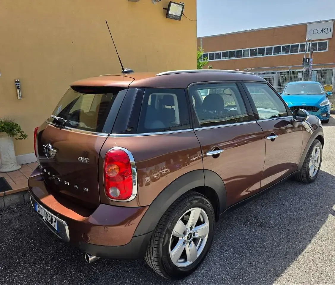 Usata Mini One Countryman 98 CV (72 kW) 2015 Marrone SUV