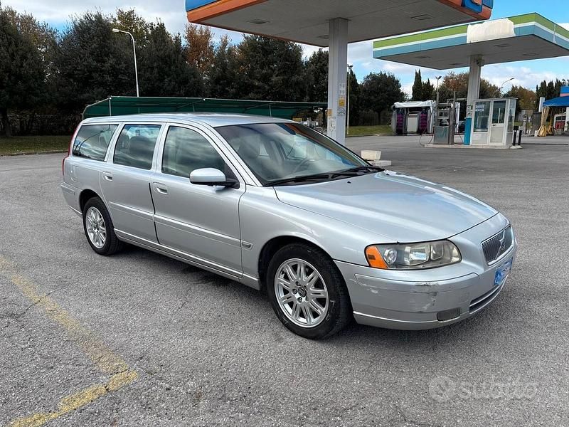 Usata Volvo V70 140 CV (102 kW) 2004 Grigio Station wagon