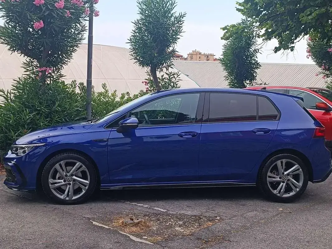 Usata VW Golf VIII R-line 150 CV (110 kW) 2024 Blu/azzurro Berlina