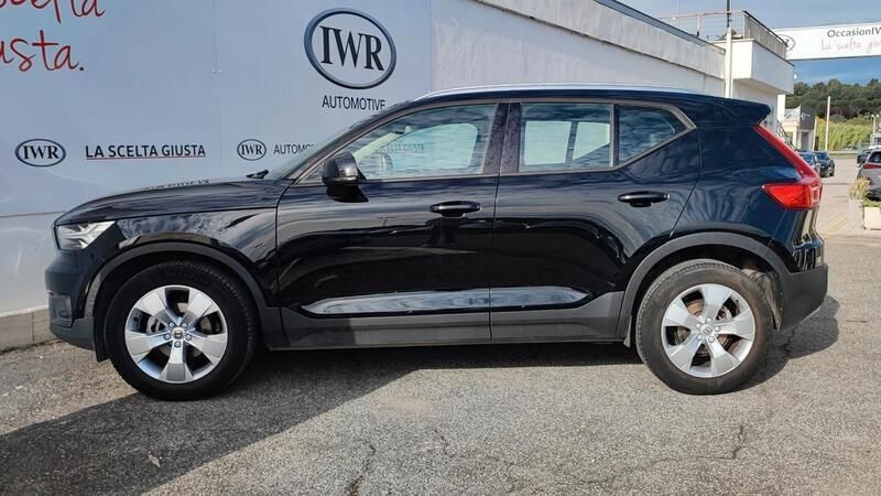 Usata Volvo XC40 Momentum 163 CV (119 kW) 2020 Nero SUV