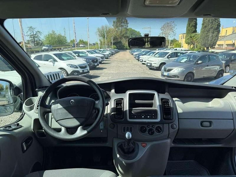 Usata Renault Trafic 114 CV (83 kW) 2011 Grigio Monovolume
