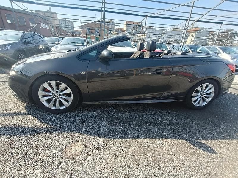 Usata Opel Cascada Cosmo 165 CV (121 kW) 2015 Grigio Cabrio