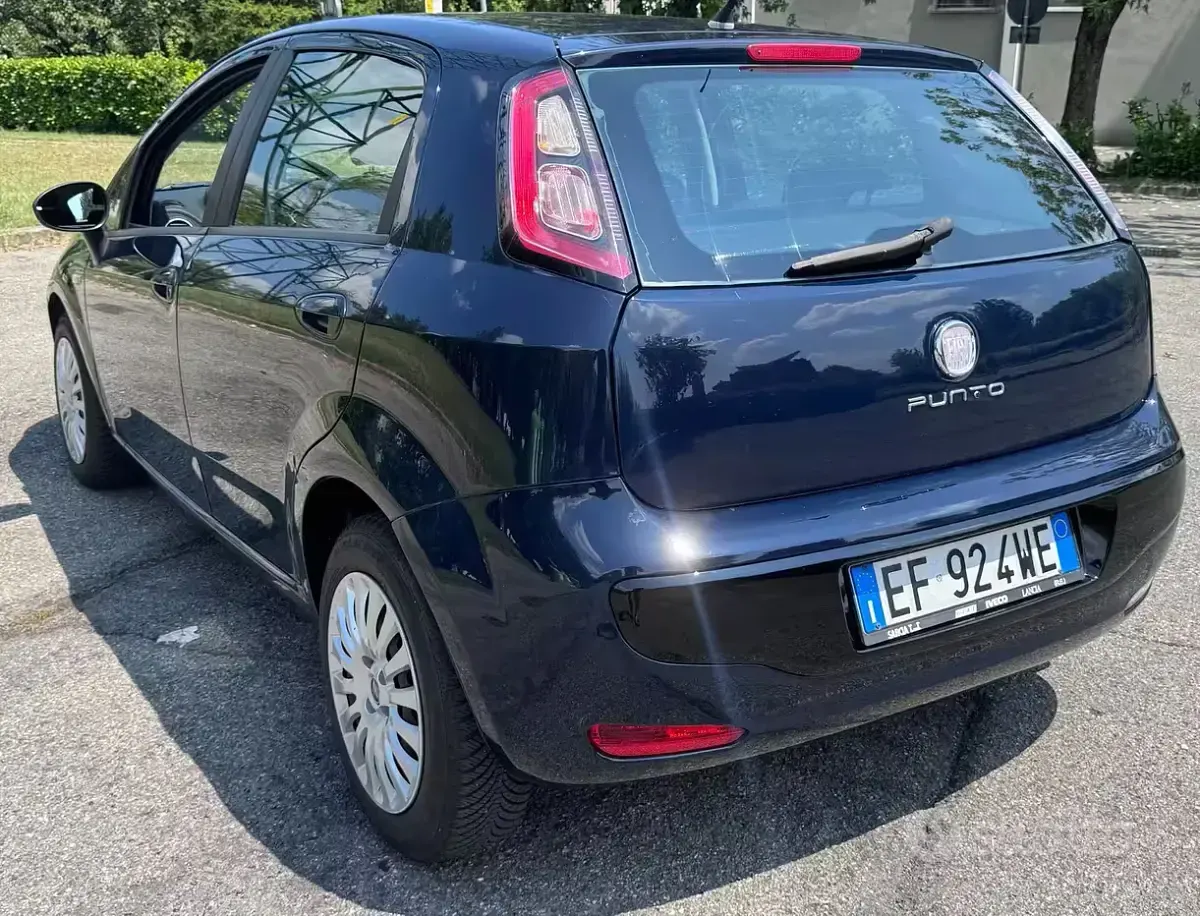 Usata Fiat Punto Evo Dynamic 69 CV (50 kW) 2011 Blu Utilitaria