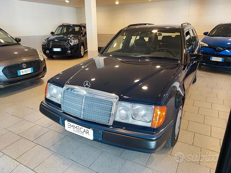 Usata Mercedes 190 122 CV (89 kW) 1992 Blu Berlina
