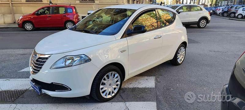 Usata Lancia Ypsilon Gold 69 CV (50 kW) 2014 Bianco Utilitaria