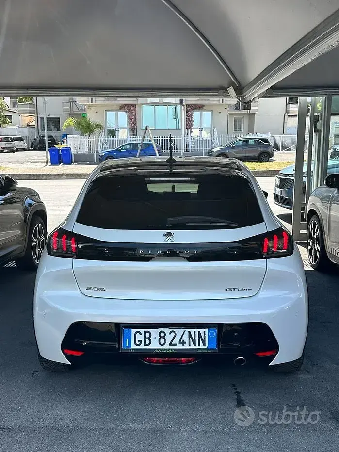 Usata Peugeot 208 GT-line 102 CV (75 kW) 2020 Bianco Utilitaria