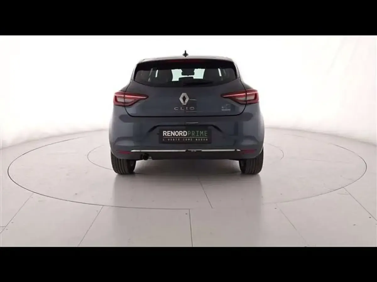 Usata Renault Clio V Intens 101 CV (74 kW) 2023 Grigio scuro Berlina