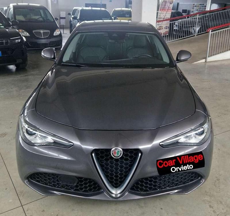 Używany Alfa Romeo Giulia Super 180 KM (132 kW) 2017 Szary Sedan/Limuzyna
