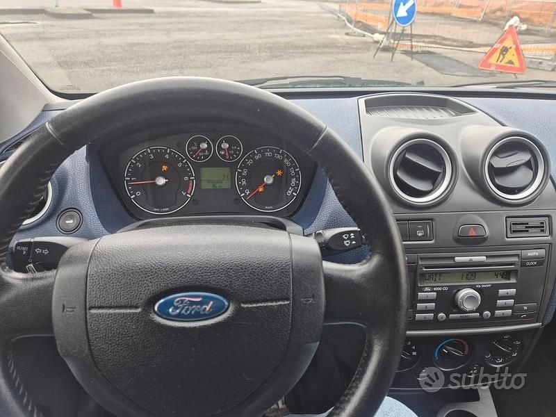 Usata Ford Fiesta Ghia 74 CV (54 kW) 2008 Blu Utilitaria