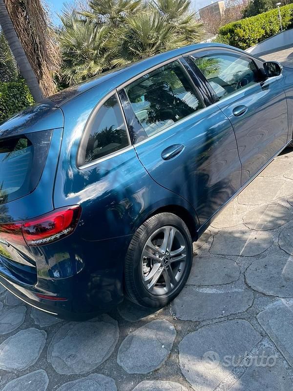 Usata Mercedes B180 Executive 116 CV (85 kW) 2019 Blu Monovolume