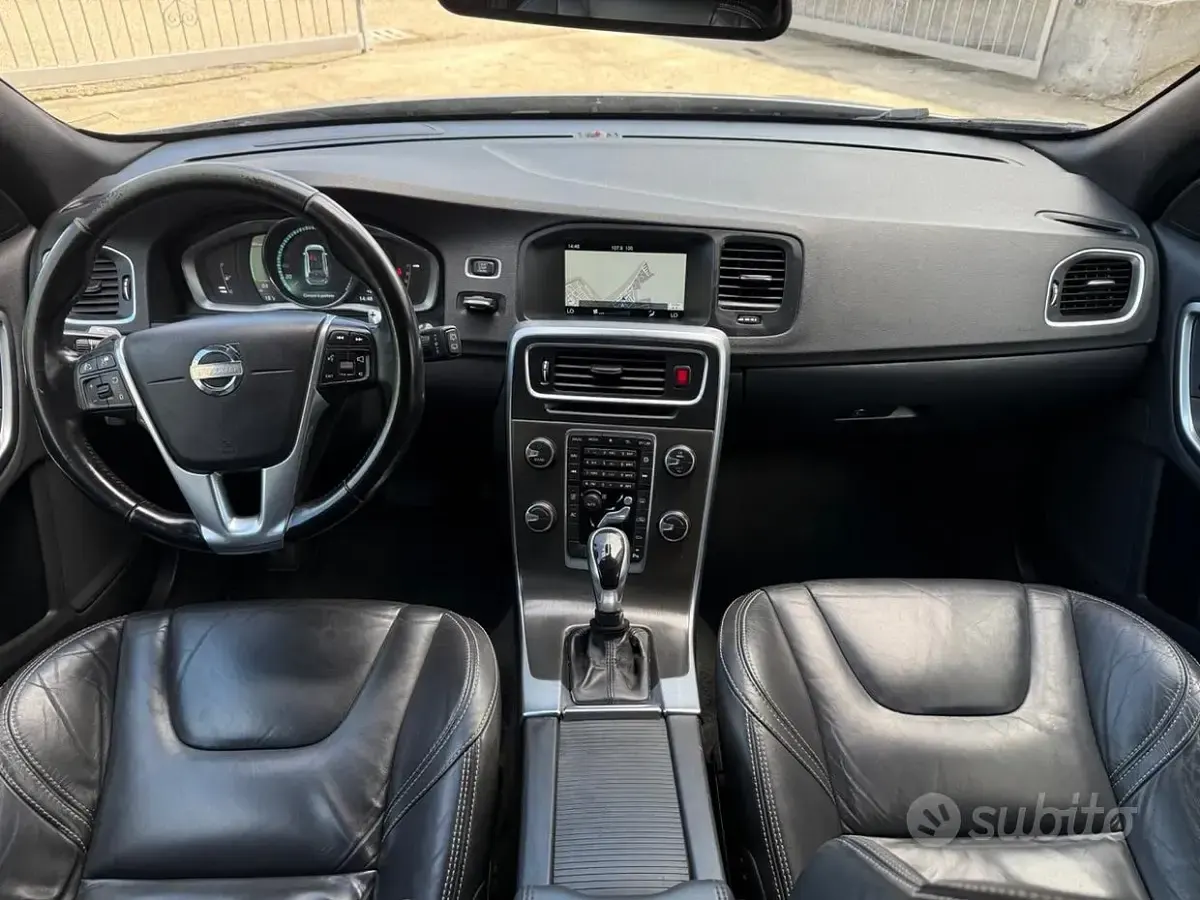 Usata Volvo V60 181 CV (133 kW) 2013 Grigio Station wagon