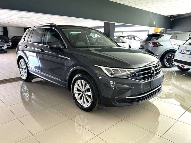 Usata VW Tiguan Life 150 CV (110 kW) 2023 Grigio scuro SUV