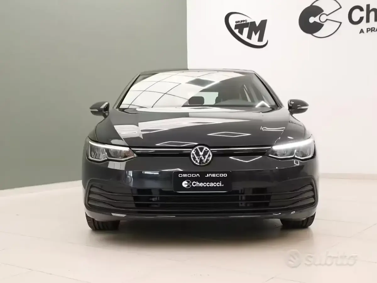 Usata VW Golf VIII Life 110 CV (80 kW) 2021 Grigio Berlina