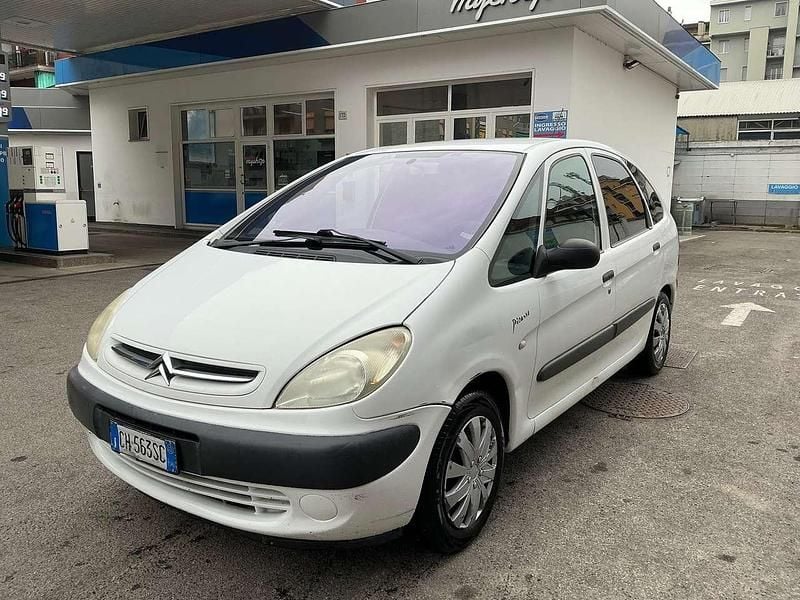 Bianco Usata 2003 Citroën Xsara Picasso Monovolume | 1290 € (Buon prezzo) - Immagine 1/4