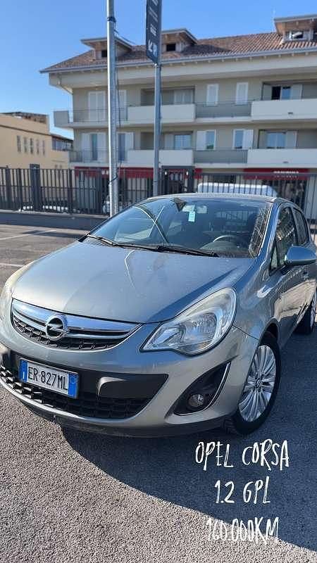 Argento Usata 2013 Opel Corsa Tre volumi | 3499 € (Ottimo prezzo) - Immagine 1/4