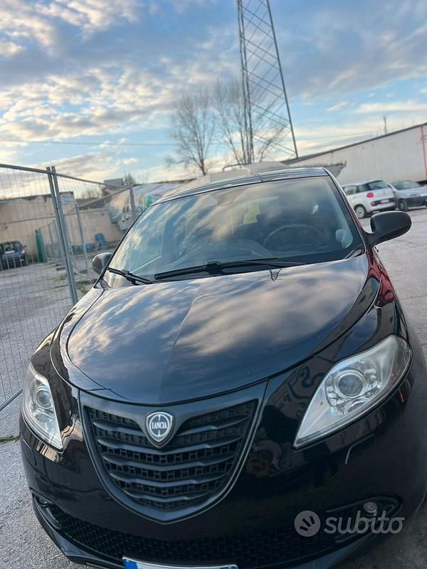 Usata Lancia Ypsilon S 95 CV (69 kW) 2015 Nero Utilitaria