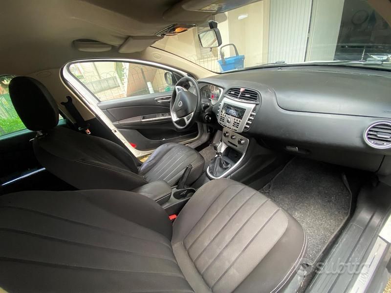 Usata Lancia Delta 105 CV (77 kW) 2011 Utilitaria