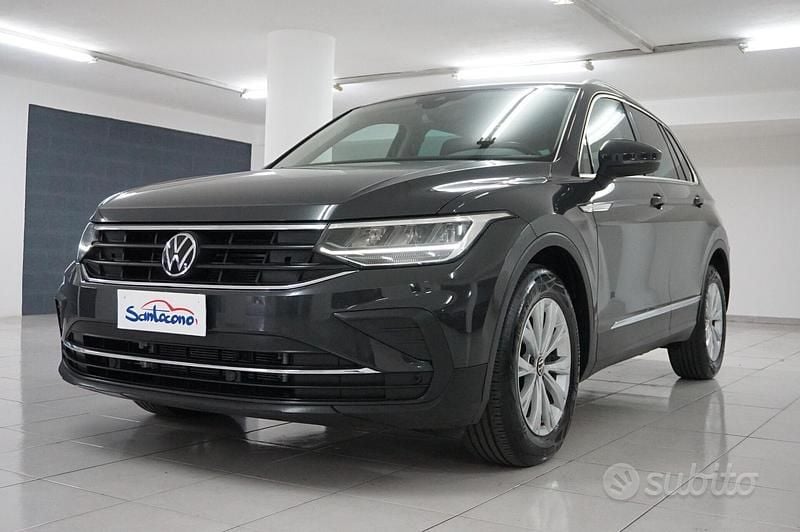 Grigio Usata 2023 VW Tiguan Life SUV | 25.900 € (Super prezzo) - Immagine 1/4