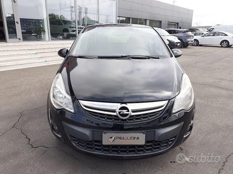 Usata Opel Corsa 86 CV (63 kW) 2014 Nero / metallizzato Berlina