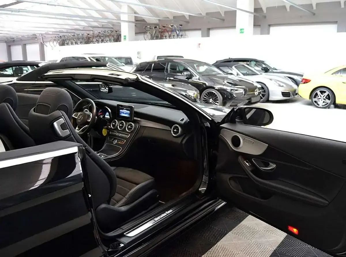 Usata Mercedes C200 Premium 184 CV (135 kW) 2017 Nero Cabrio