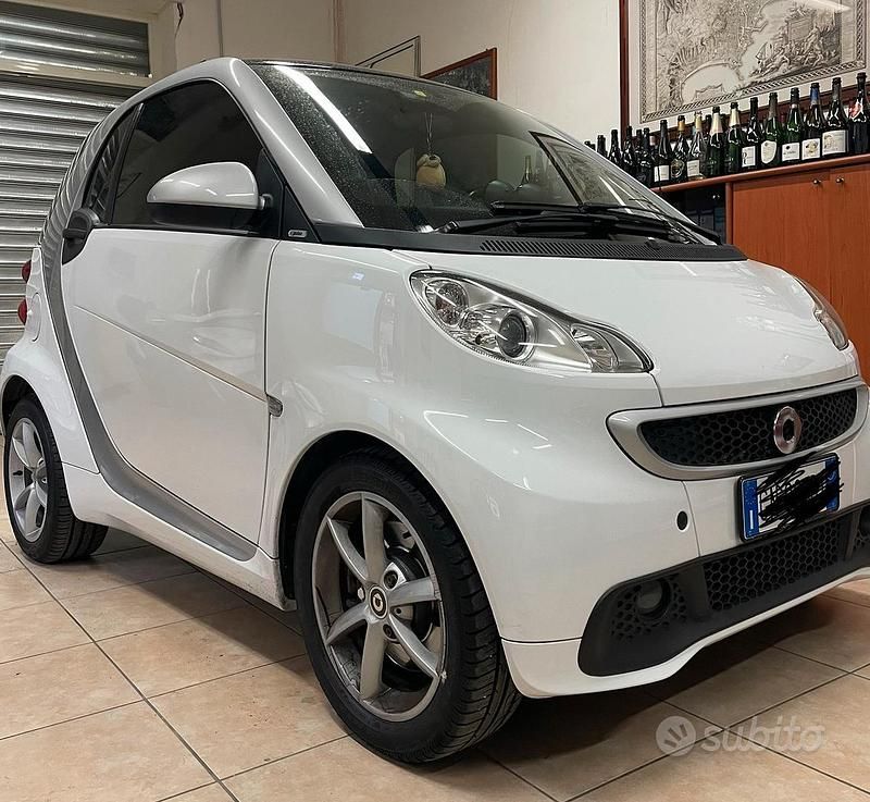 Bianco Usata 2010 Smart ForTwo Coupé Coupé | 6500 € (Cara) - Immagine 1/4