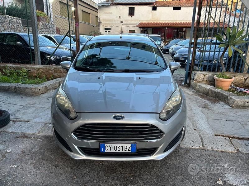 Usata Ford Fiesta Business Edition 96 CV (70 kW) 2014 Grigio Utilitaria